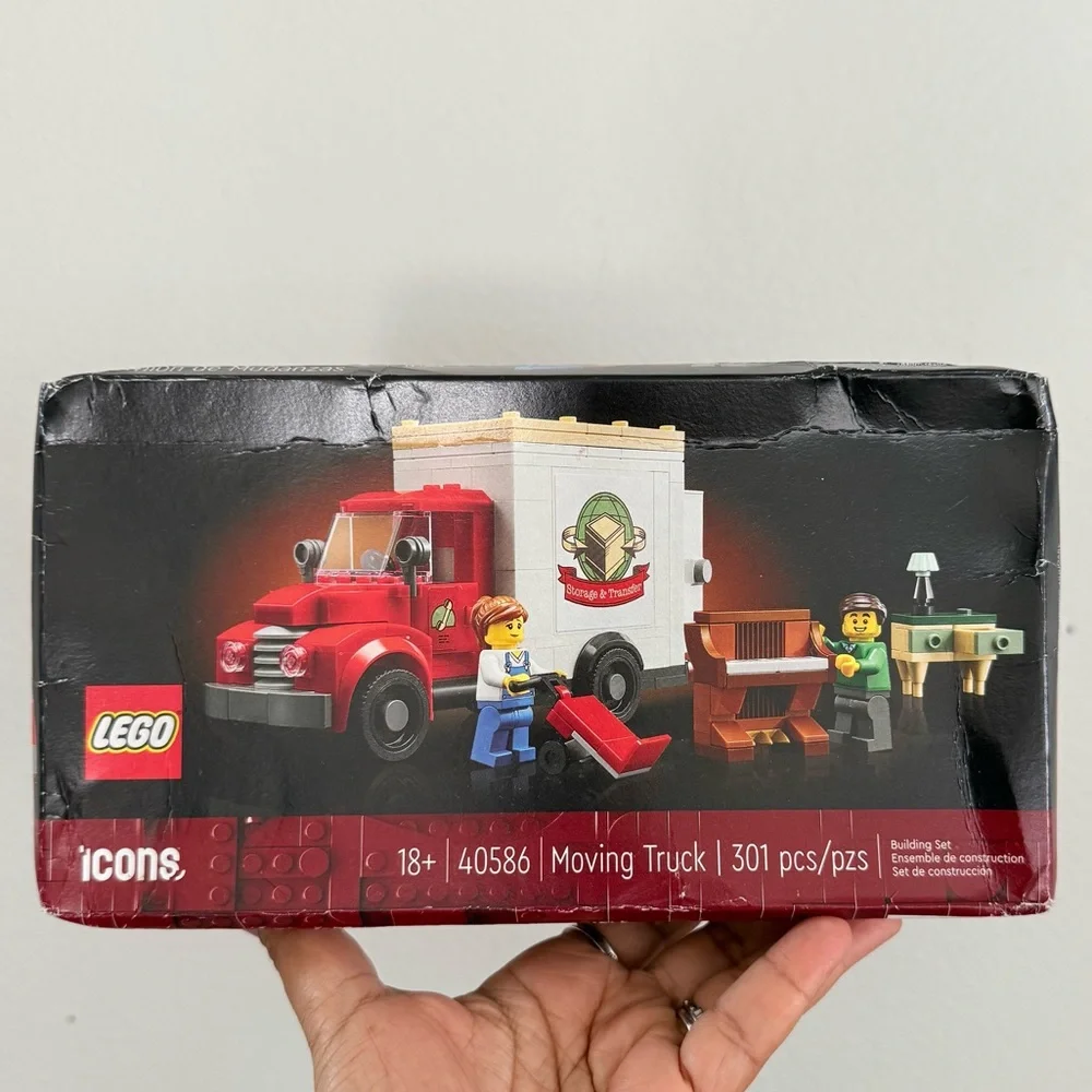 LEGO Icons Moving Truck Set 40586
